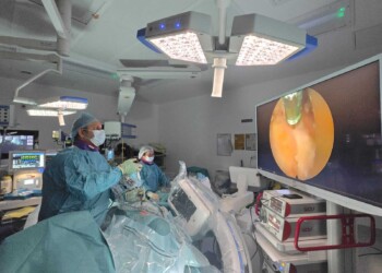 Endoscopic spine surgery in London showing surgeon using keyhole technique with live screen guidance